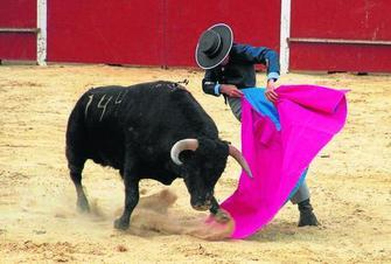 Sentimiento personal en ese hacer capotero de Fariña, abrochando con media.