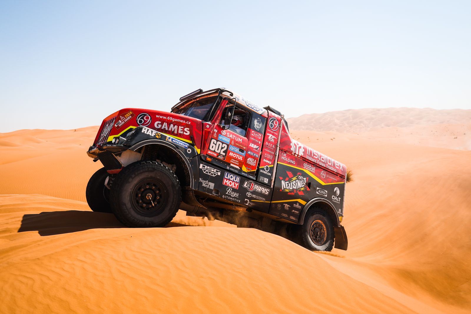Las espectaculares imágenes del Dakar por las dunas