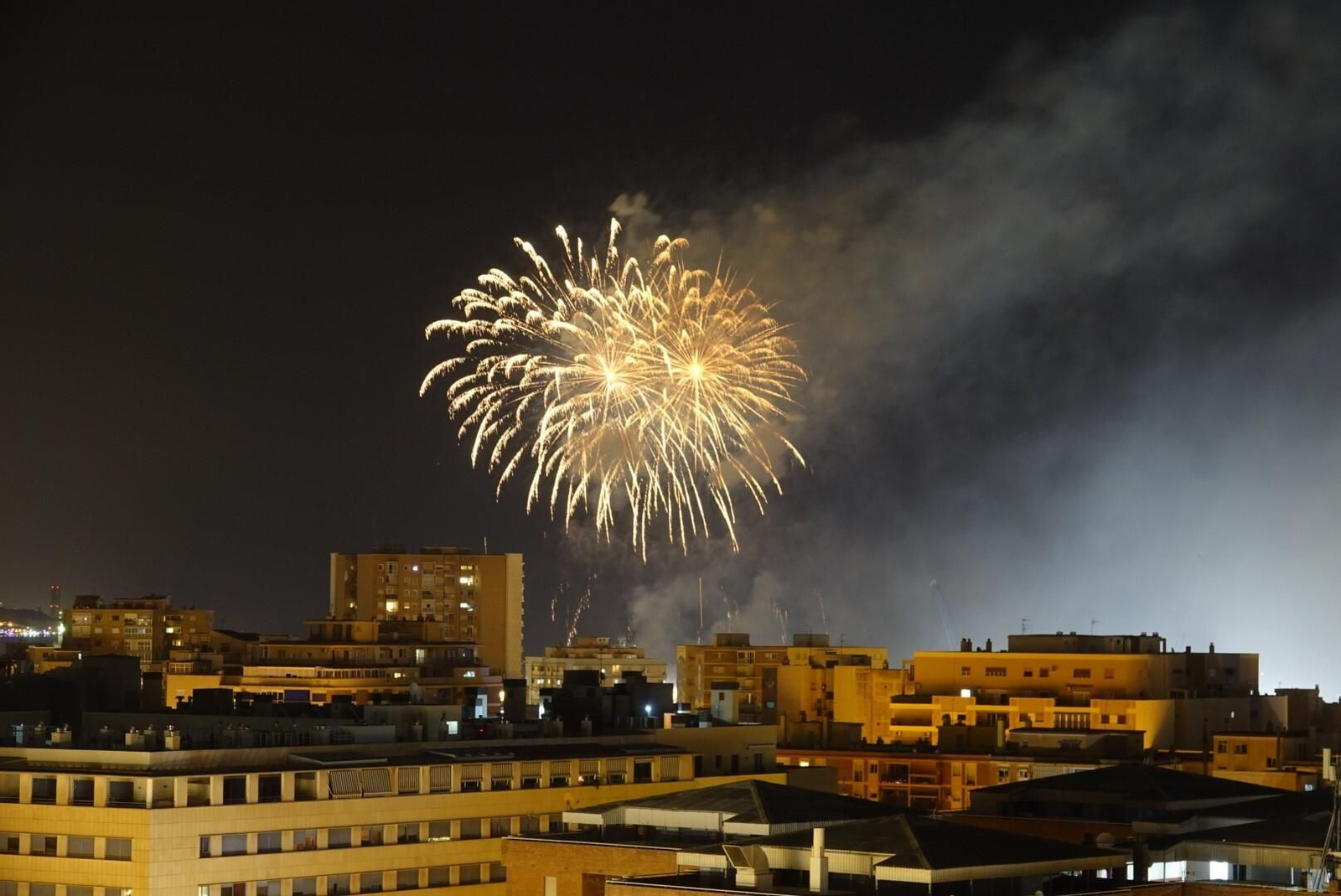 Málaga inaugura su Feria de agosto con el espectáculo de fuegos artificiales