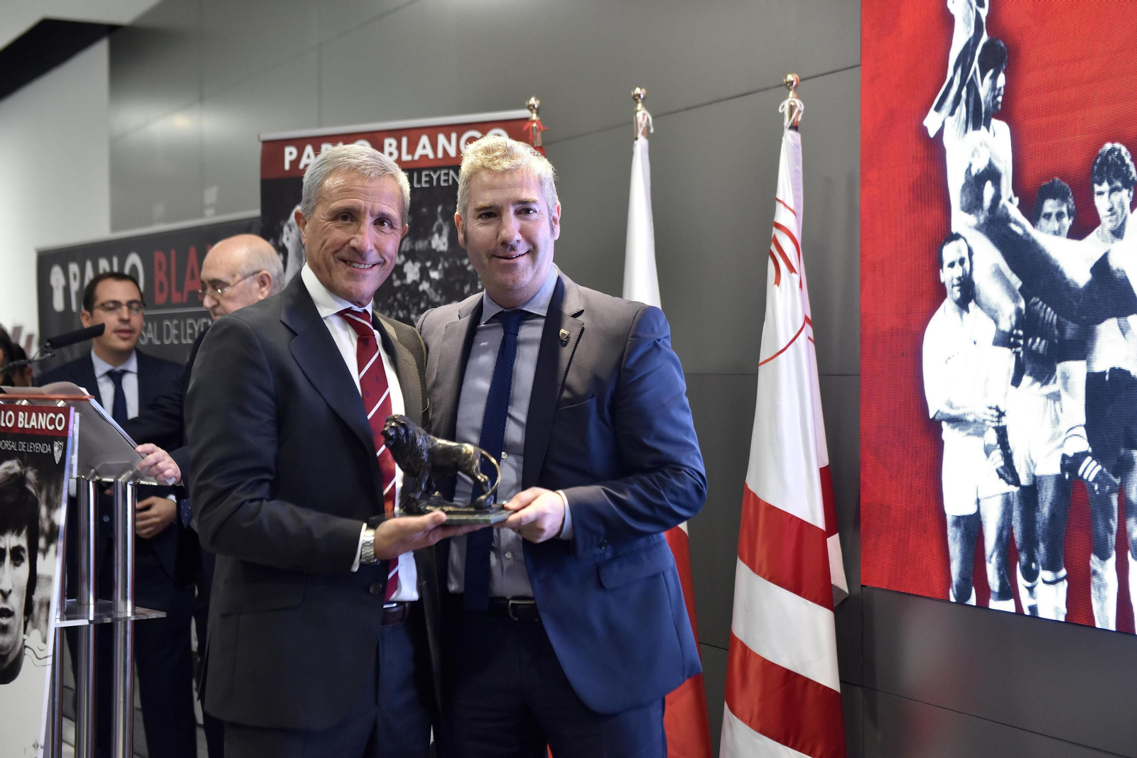 Las imágenes de la entrega del Dorsal del Leyenda a Pablo Blanco
