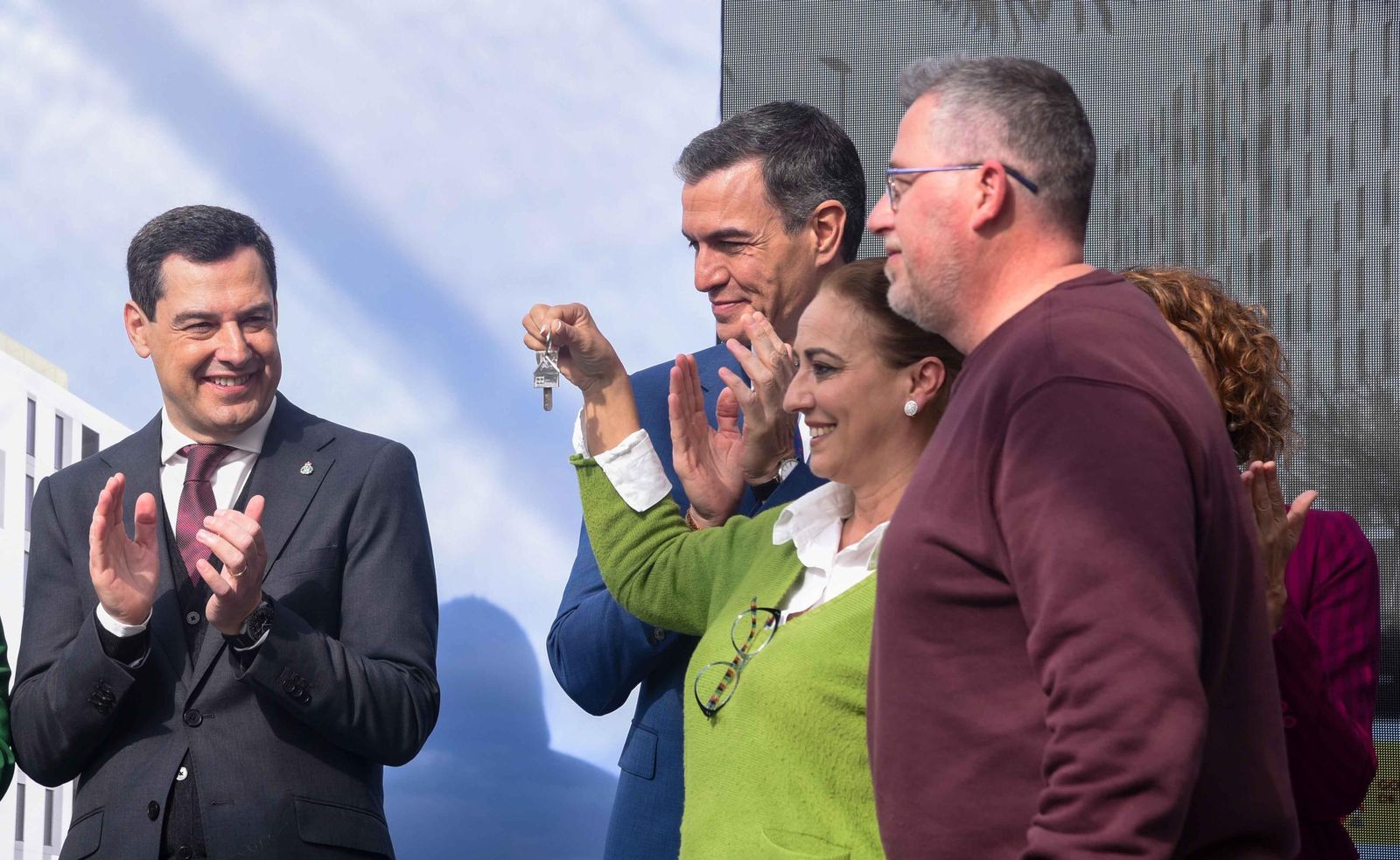 Pedro Sánchez y autoridades preside el acto de entrega de llaves promoción de vivienda pública de alquiler asequible en Sevilla