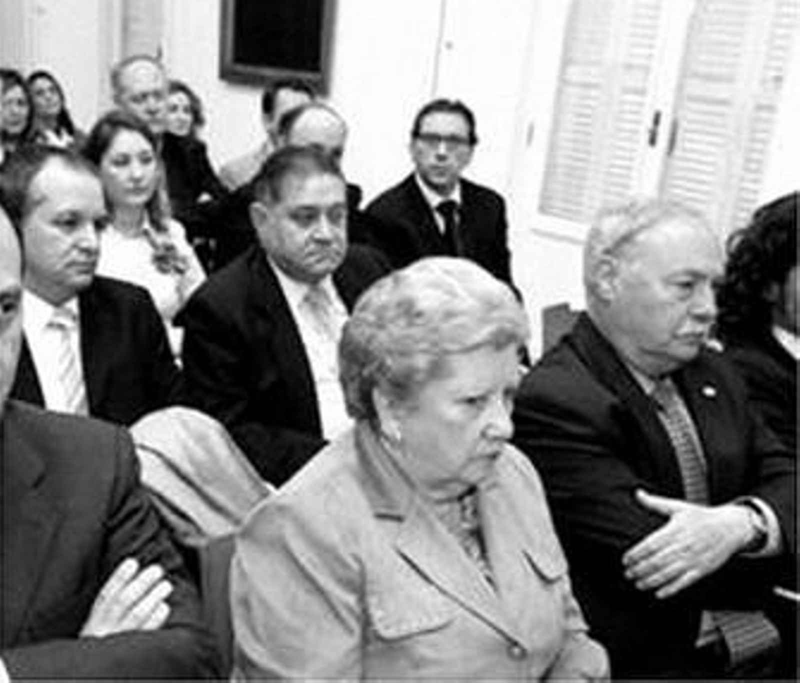 Una embarcación de Salvamento, buscando a Jenaro Jiménez, en abril de 2008, en el Cabo de la Plata.