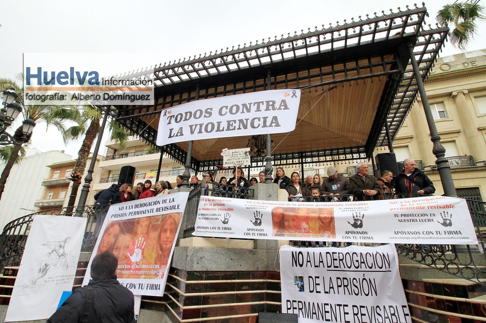 Imágenes de la manifestación contra la derogación de la prisión permanente revisable celebrada en Huelva