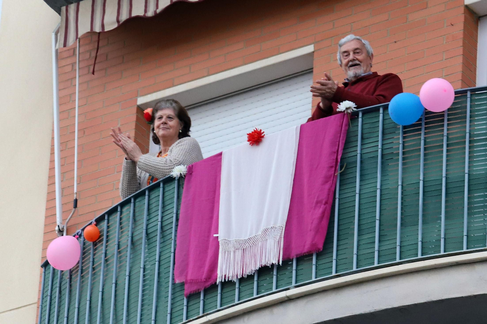 Imágenes de los aplausos de la calle Fenicios