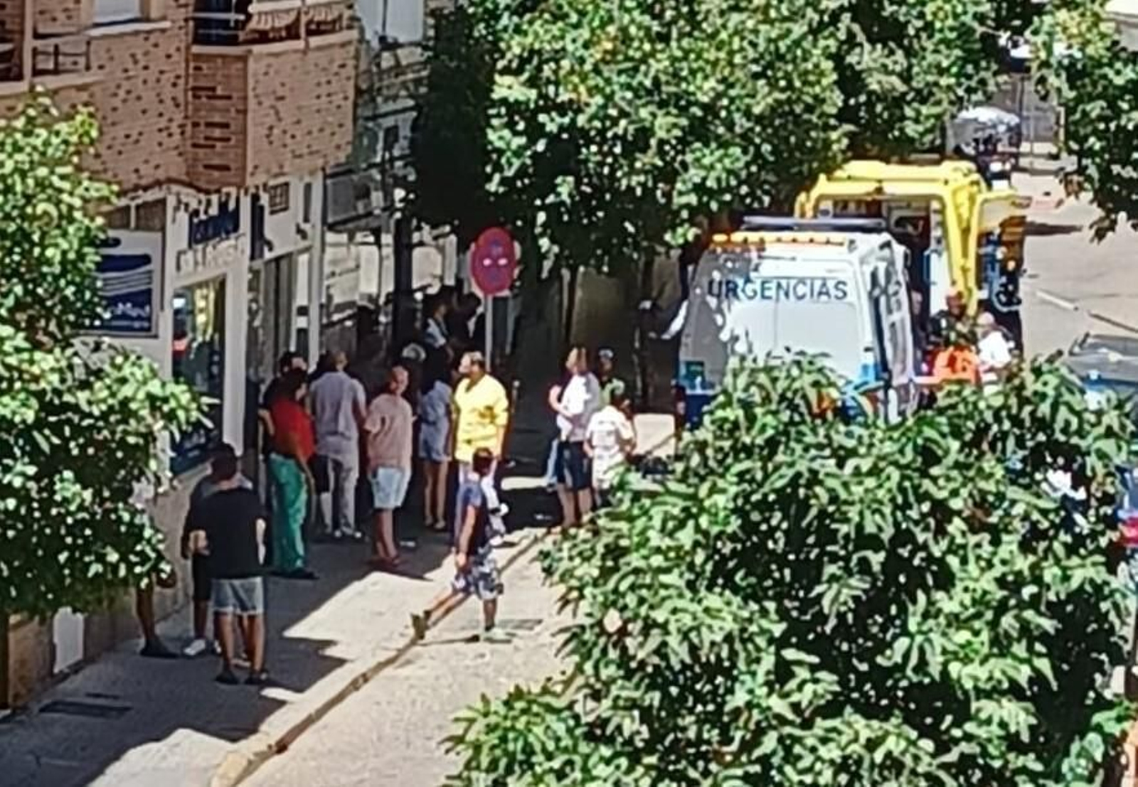 Las ambulancias, a las puertas del local donde se ha producido la agresión.