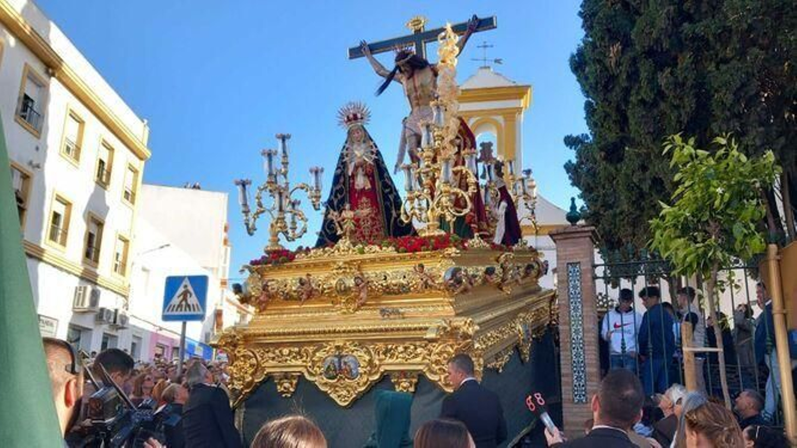 El Cristo de la Vera Cruz, saliendo de su templo el pasado año.