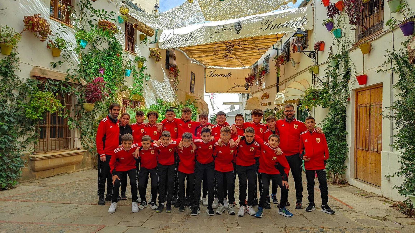 El sub-14 de Navarra, en la calle Pescadería Vieja de Jerez.