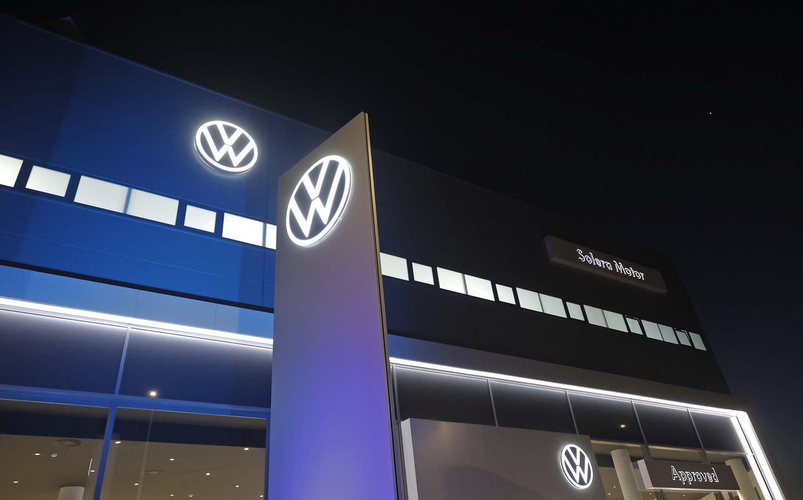 Fotos de la inauguración del nuevo concesionario del Grupo Solera en Los Barrios