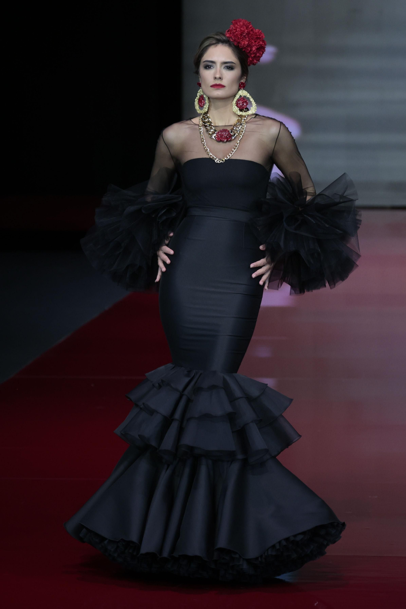 El desfile de Rosa Pedroche en SIMOF 2022, todas las fotos