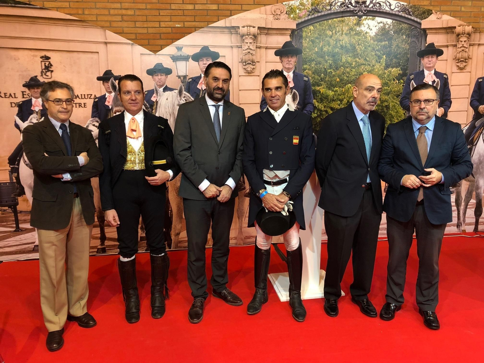 El Consejero Francisco Javier Fernández con los representantes de la Real Escuela