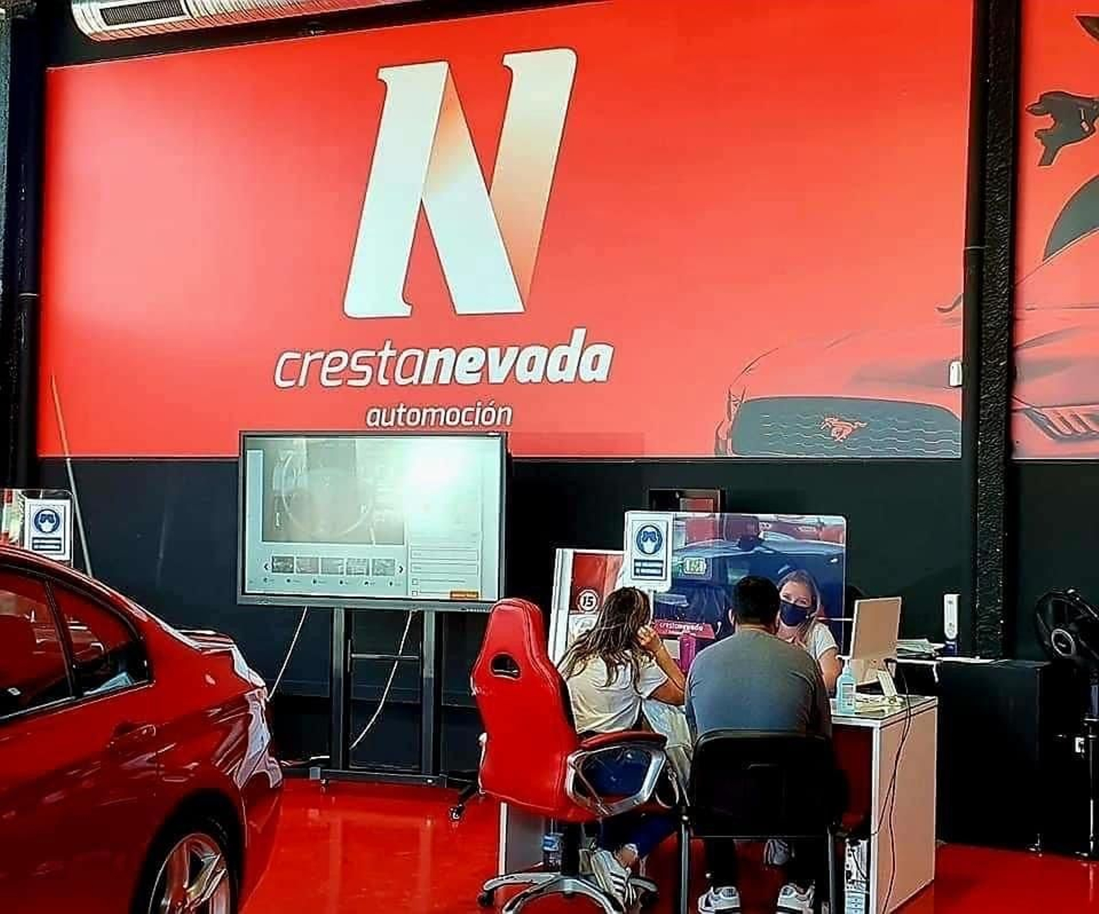 La empresa CrestaNevada, que nació hace 10 años como un lavadero de coches en Cúllar Vega, se convierte en holding empresarial La empresa CrestaNevada, que nació hace 10 años como un lavadero de coches en Cúllar Vega, se convierte en holding empresarial