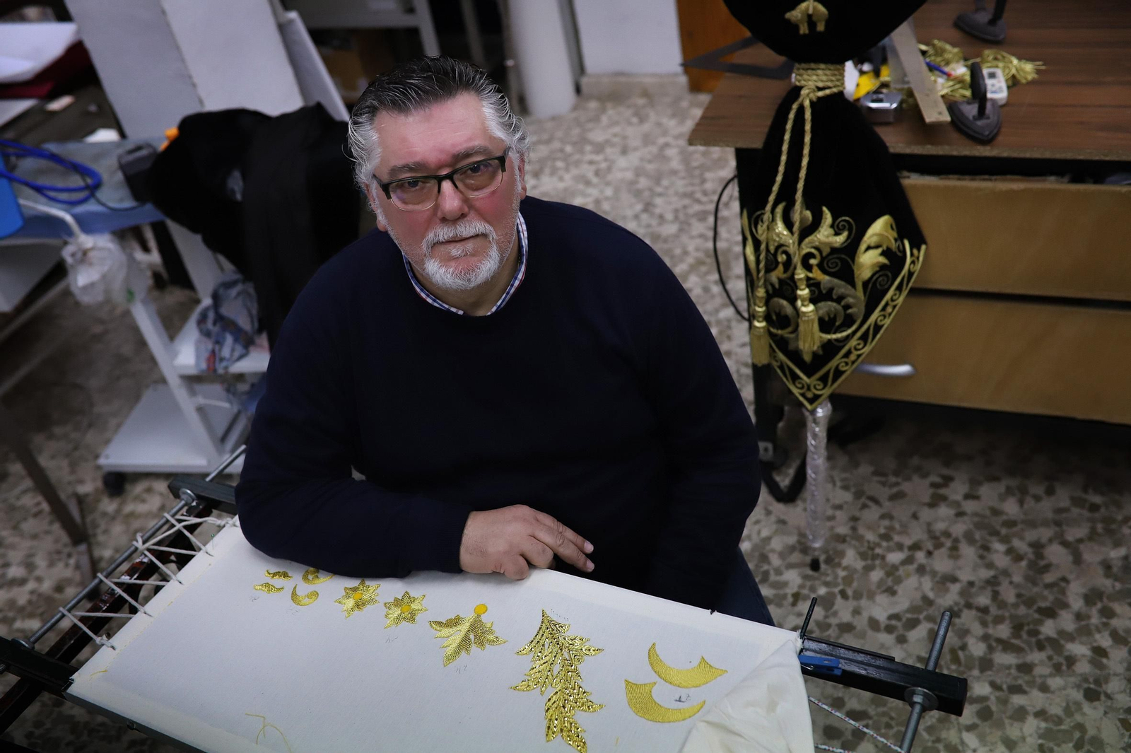 Ildefonso Jiménez en su taller en la jerezana calle Arcos.
