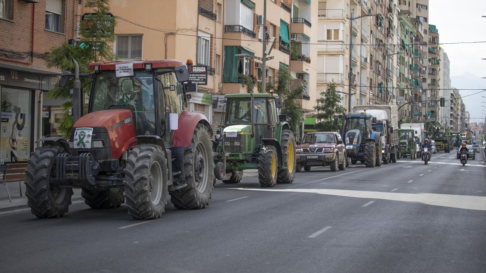 Imagen de archivo de una tractorada  en Granada  para reclamar el riego de los cultivos de la Vega con aguas regeneradas