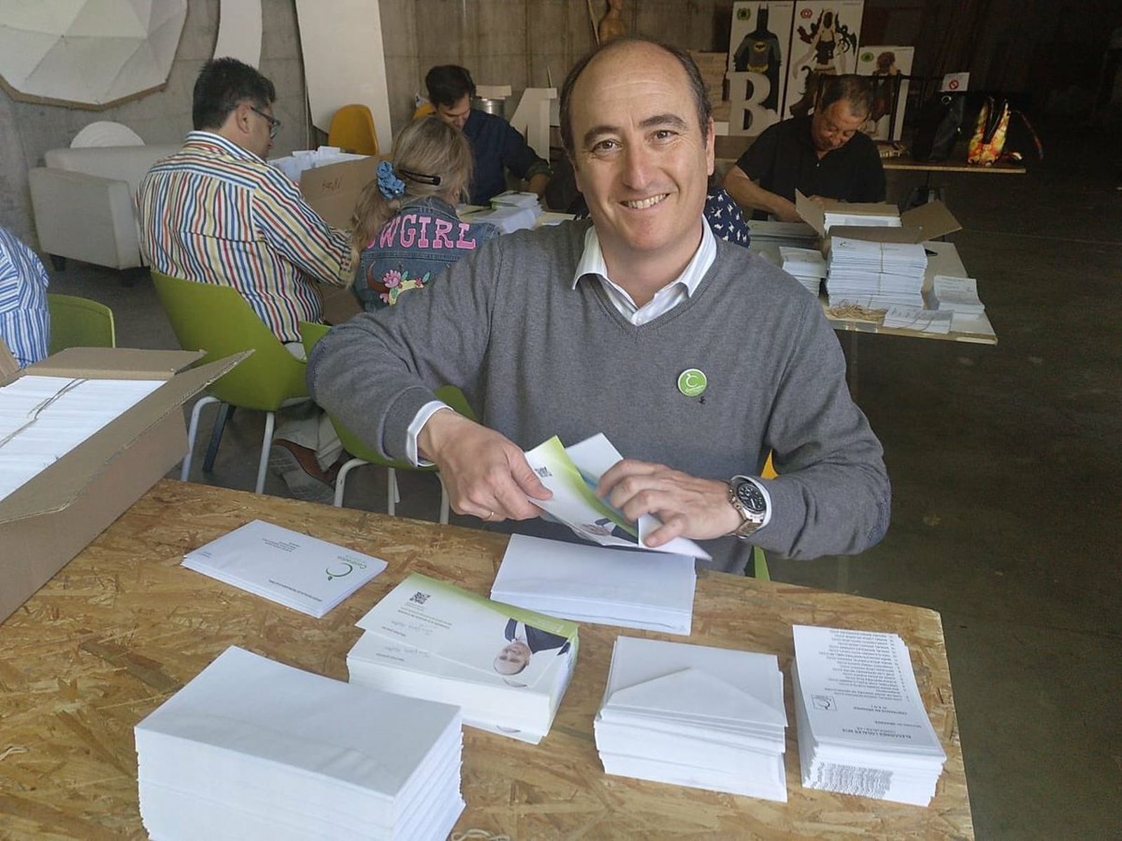 Centrados en Granada ha preparado sobres para enviar papeletas a los domicilios