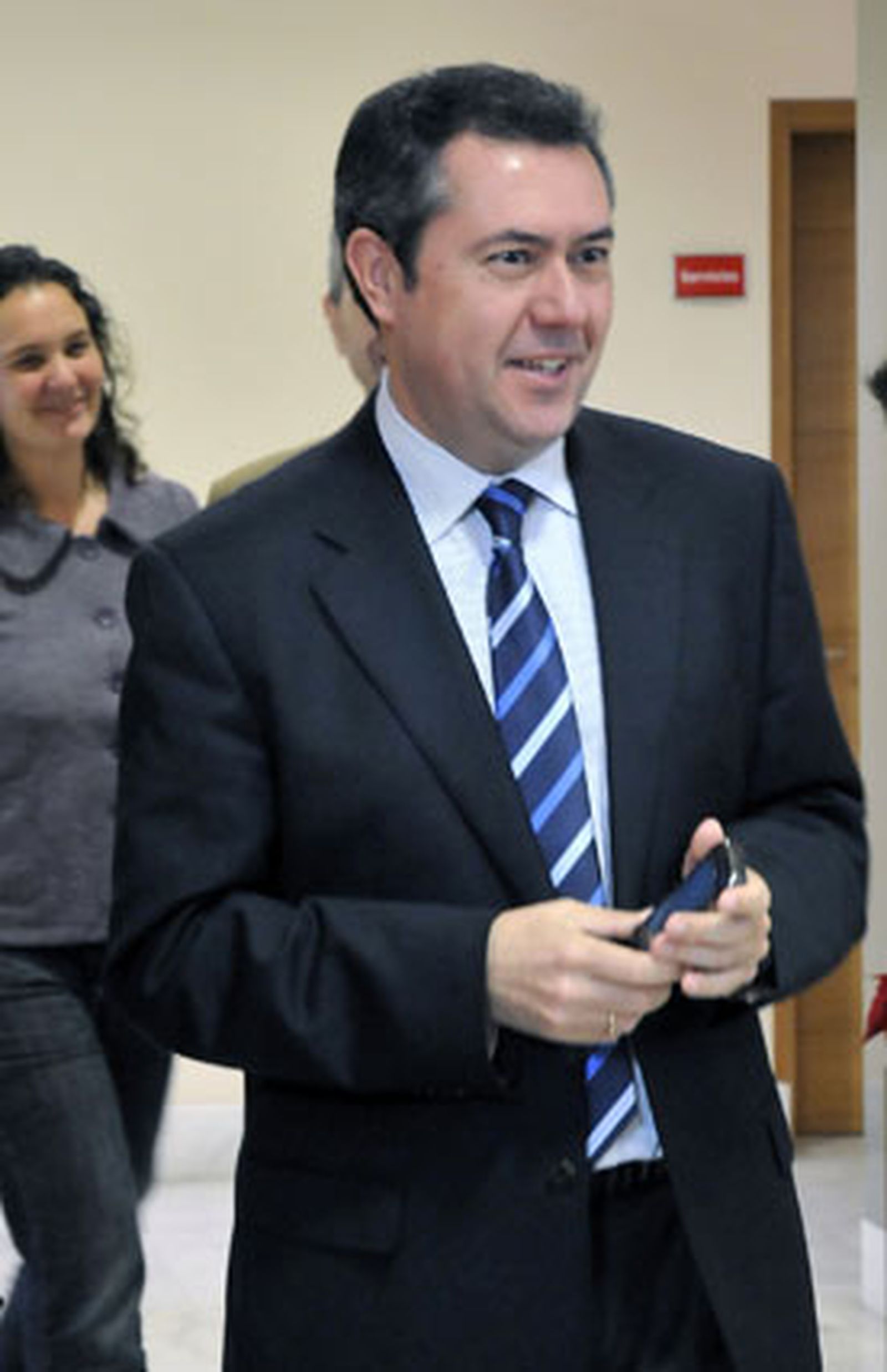 Espadas garantiza el inicio de obras en los parkings de El Zodíaco y Tartessos en este semestre