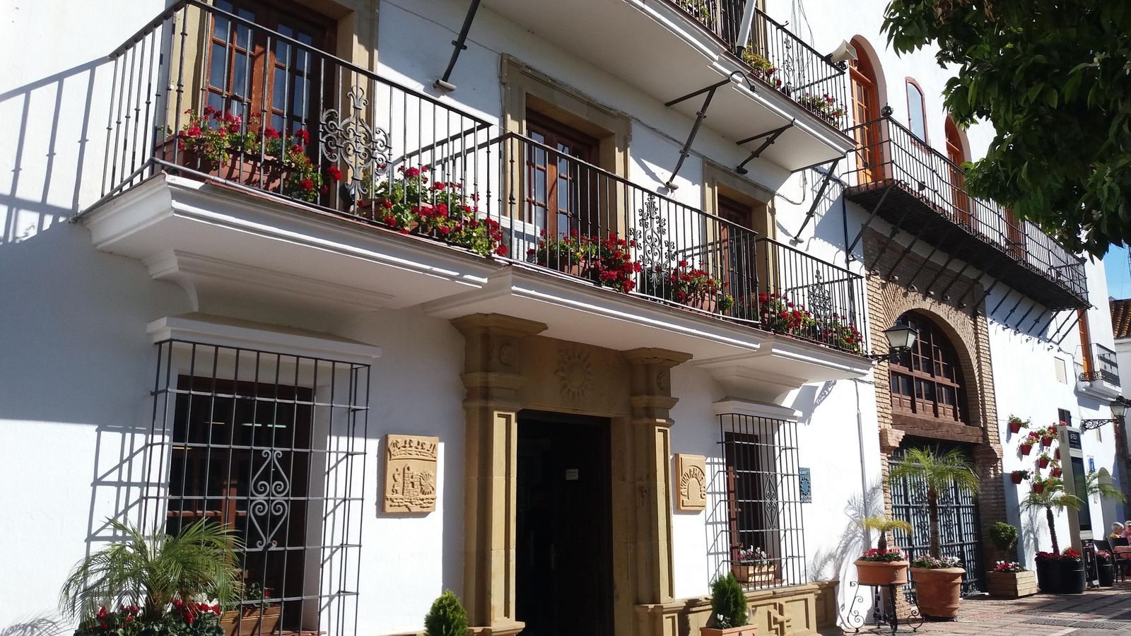 La fachada del Ayuntamiento de Marbella.