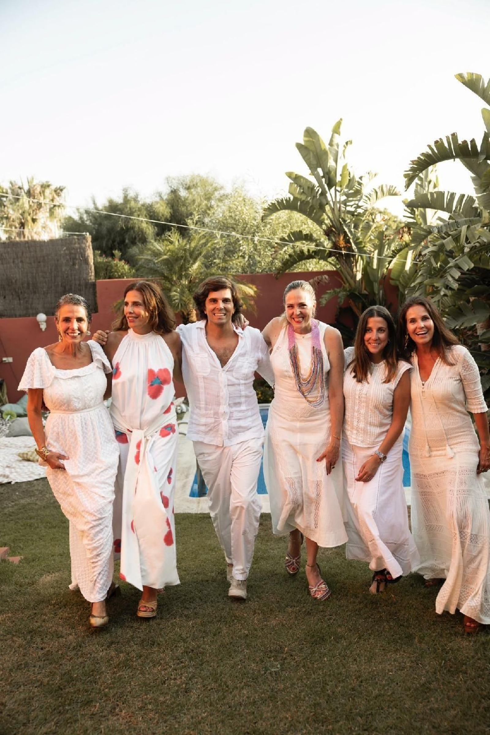 Los hermanos Patricia, Leticia, Leonor, Pino y Virginia Salinero.