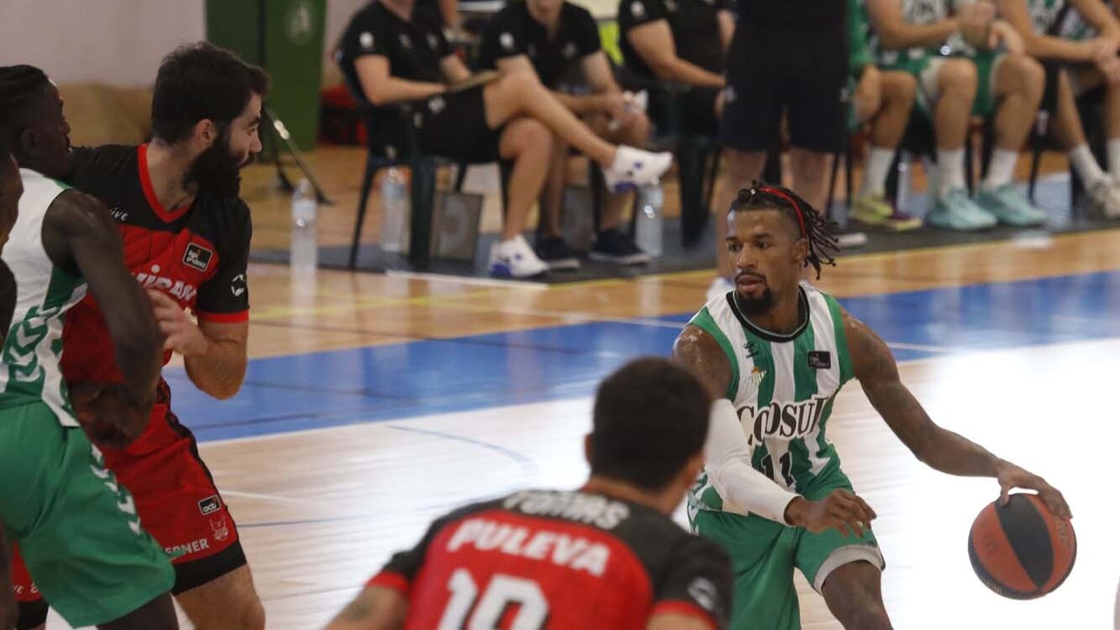 Las fotos de Real Betis - Fundación Granada en la Línea