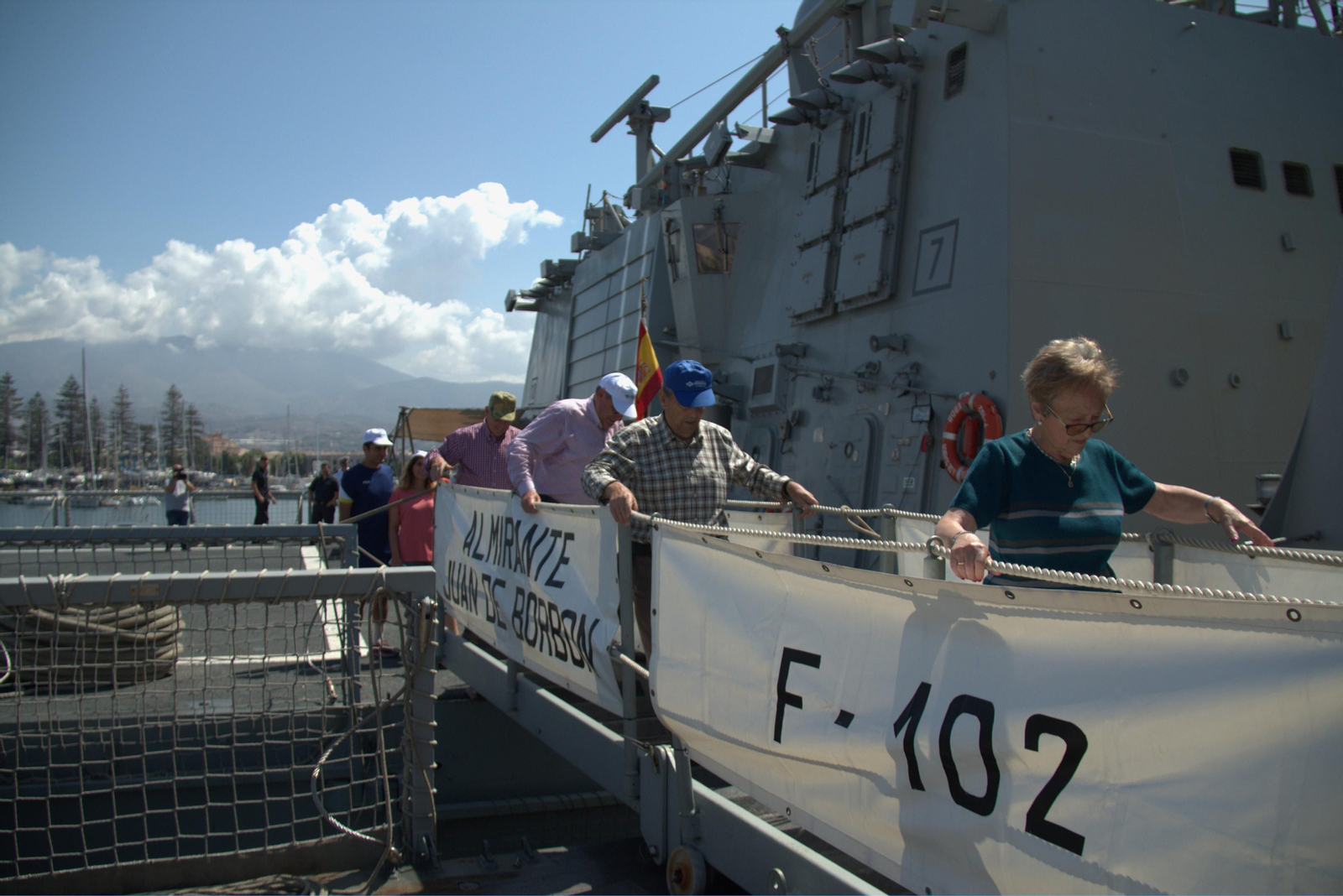 Éxito de participación para ver de cerca el despliegue de las Fuerzas Armadas en Motril