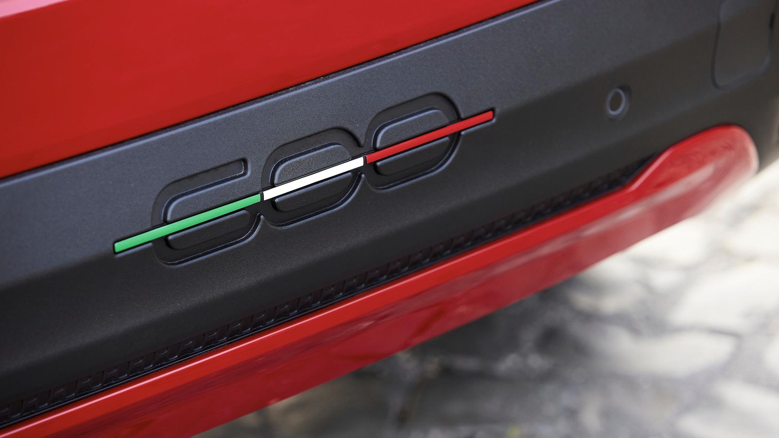 Entre los elementos característicos del 600, esta bandera incorporada en su parachoques trasero.