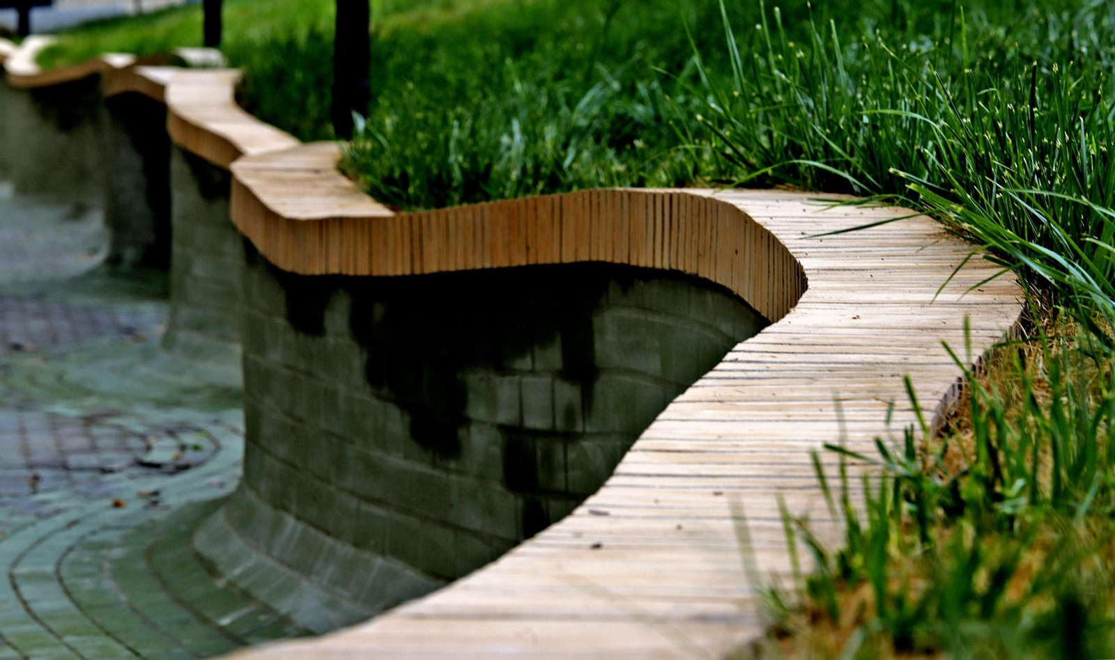 La plaza de los templetes en la Orden vuelve a abrir al público tras las obras.