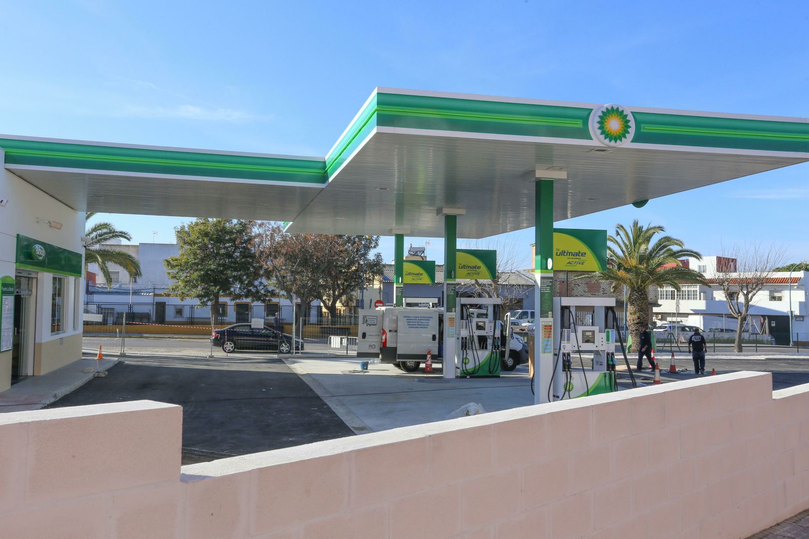 Vista de la nueva gasolinera BP cerca de la rotonda Padre Sixto, junto al puente de la Concordia.