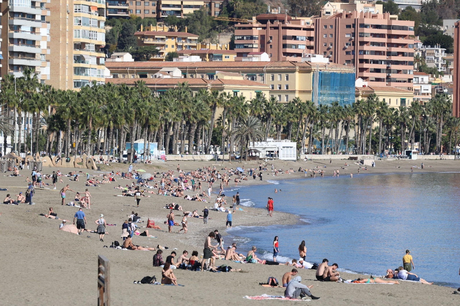 Enero y... día de playa en Málaga: la subida de las temperaturas deja estas imágenes Enero y... día de playa en Málaga: la subida de las temperaturas deja estas imágenes