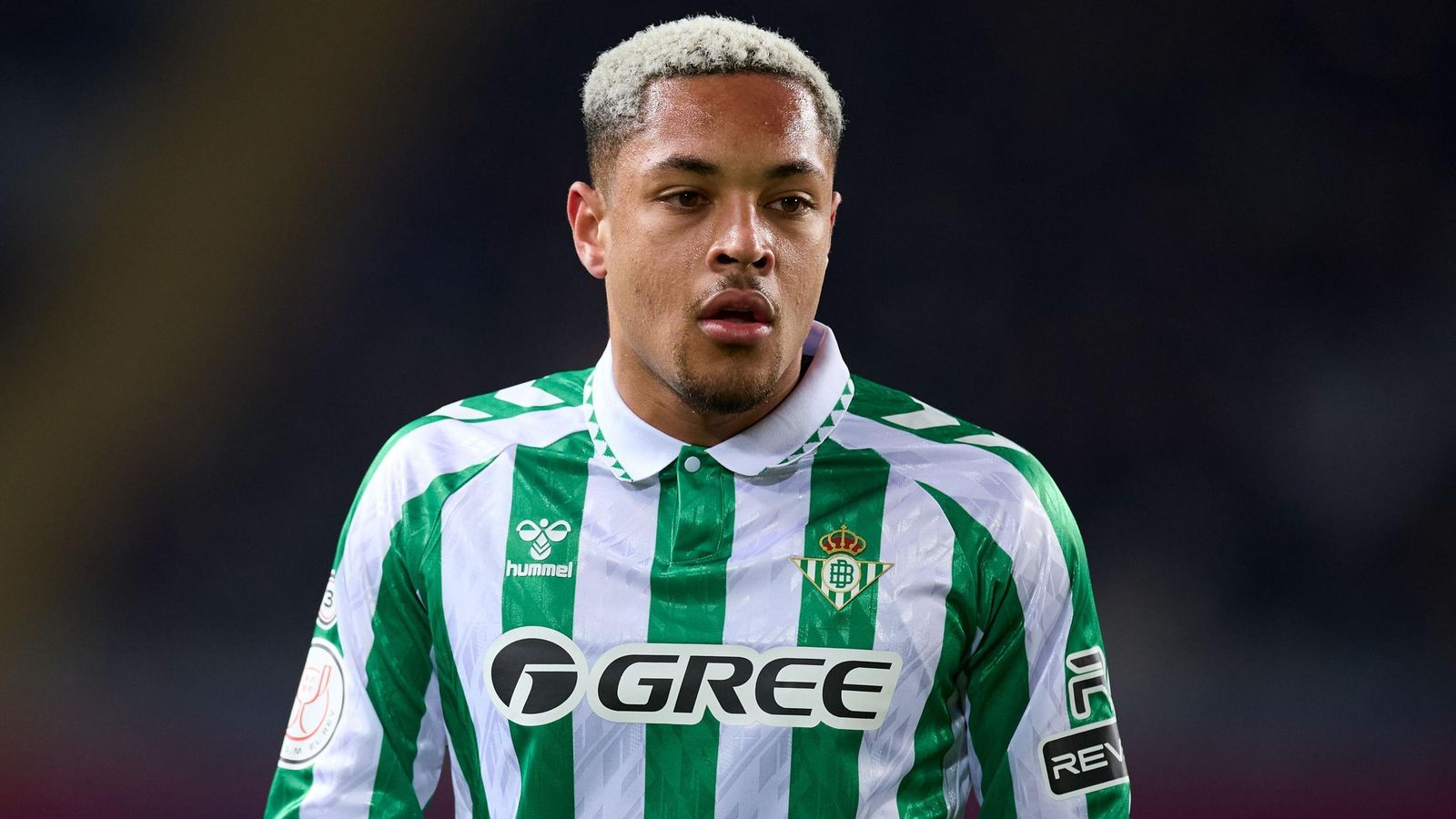 Vitor Roque en el choque ante el FC Barcelona