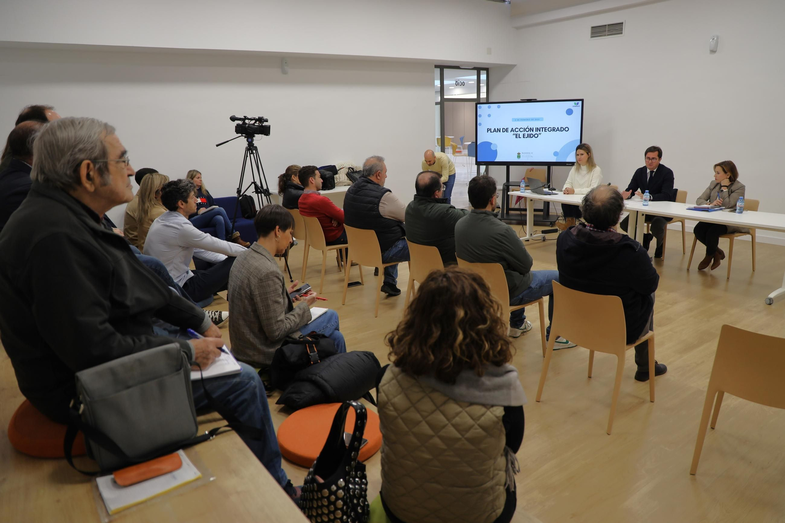 El Ayuntamiento de El Ejido se ha reunido con representantes sociales del municipio.