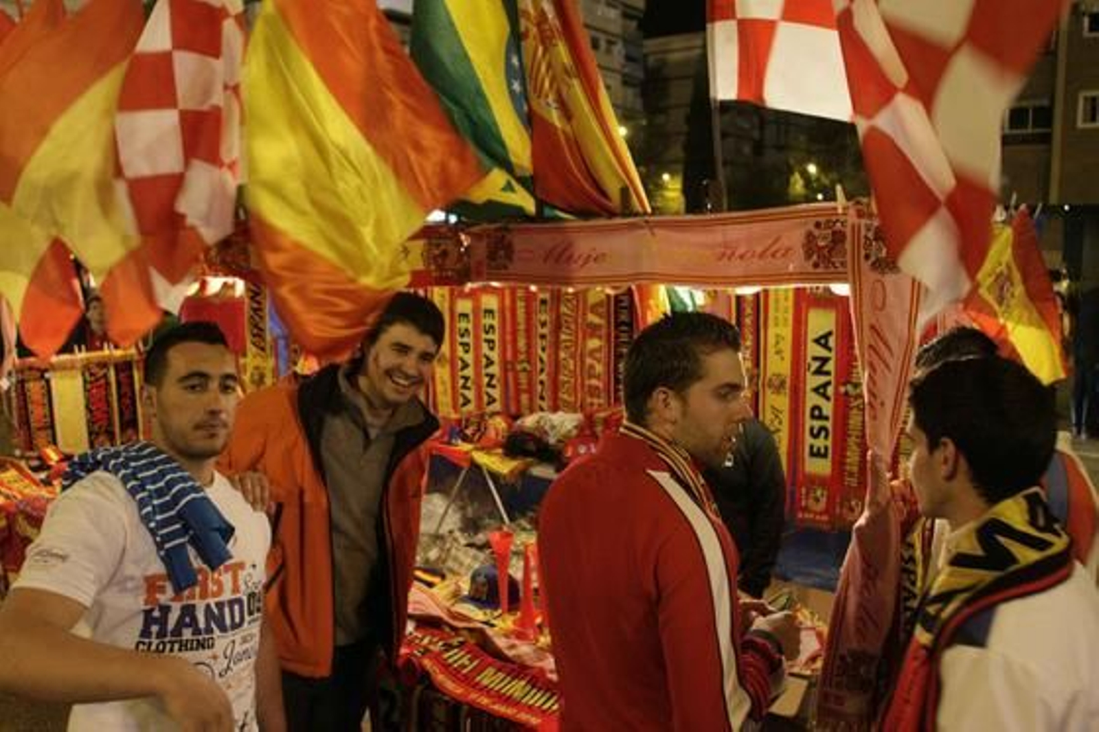 Los aficionados de la selección se volcaron con los jugadores en Granada.

Foto: Maria de la Cruz / Lucia Rivas
