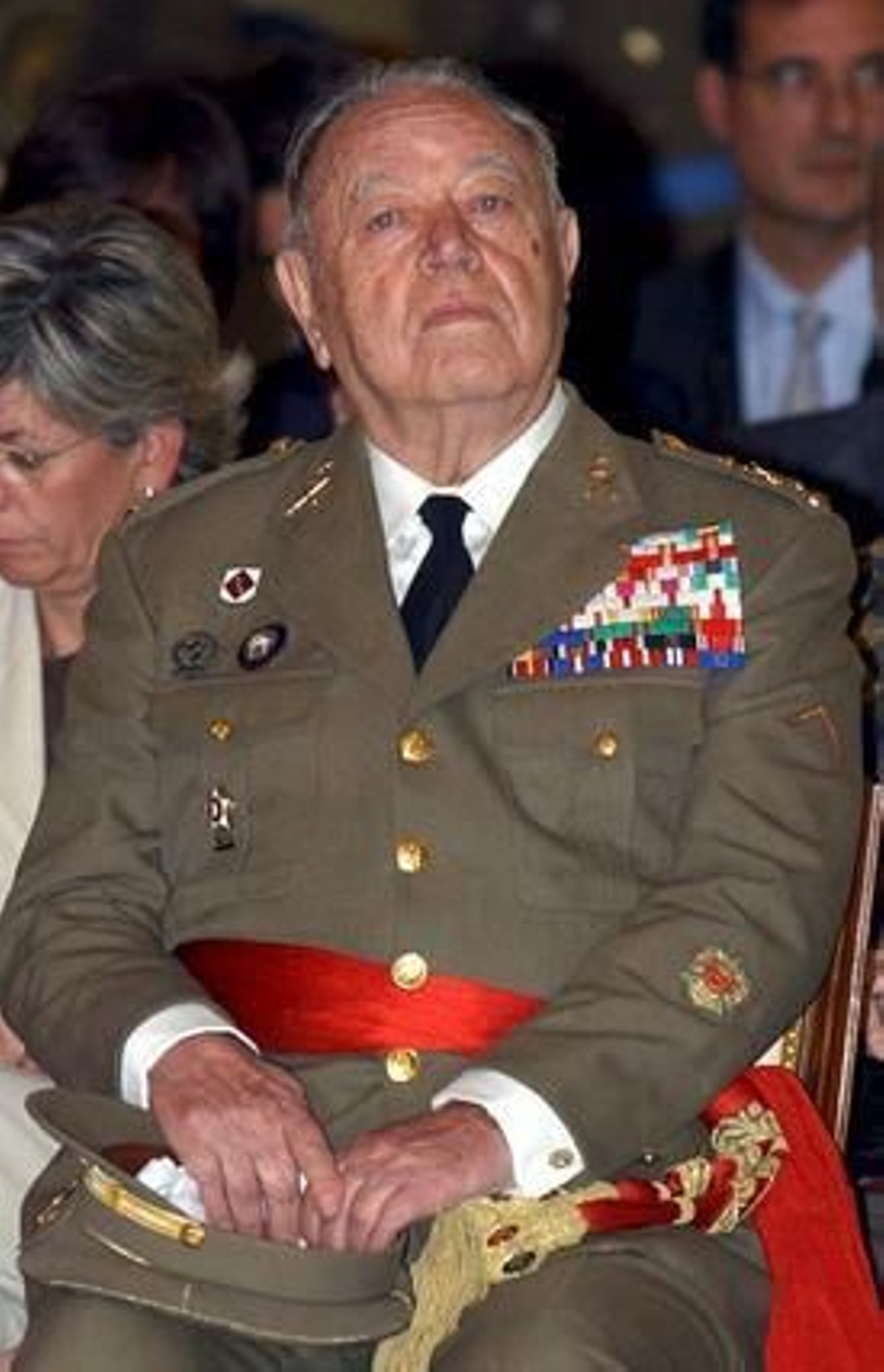 El teniente  general José Luis Aramburu Topete, muerto en enero 2011, era director general de la Guardia Civil durante el intento de golpe de Estado del 23-F y trató de detener a Antonio Tejero.

Foto: EFE