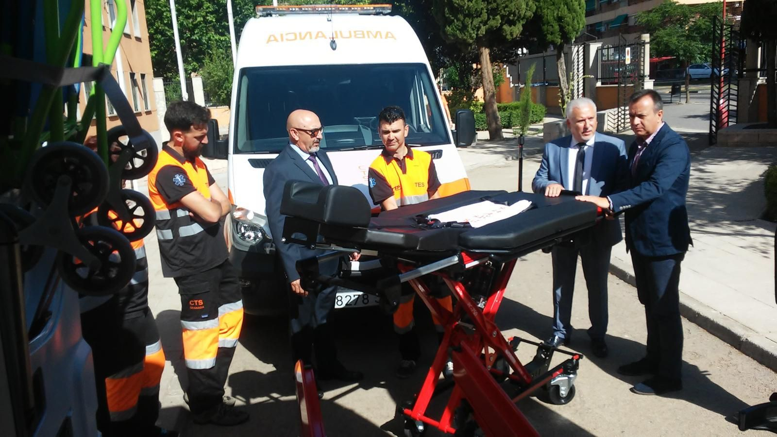 La nueva ambulancia se presentó ayer en la Delegación de Salud.