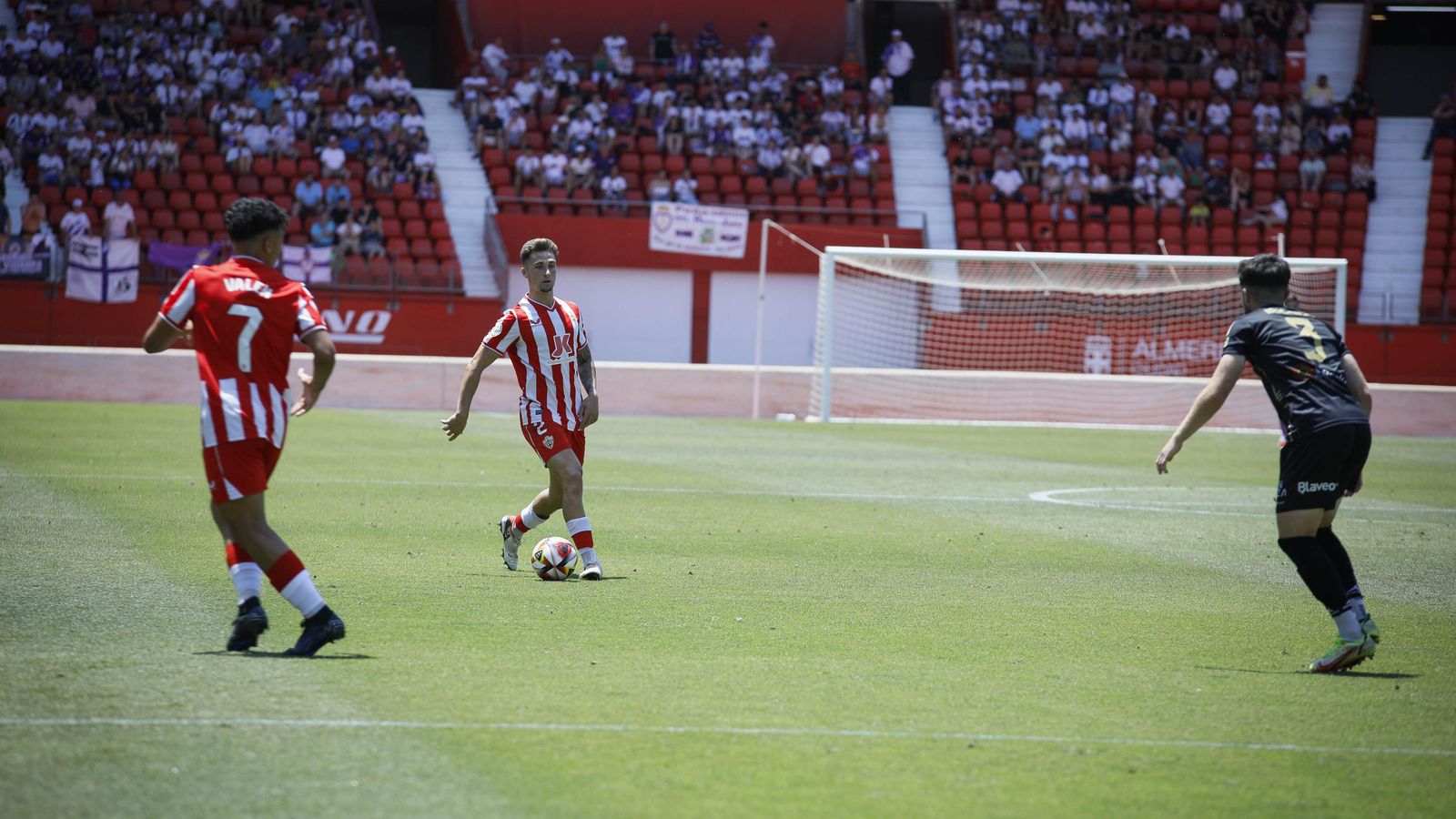 Peñalver conduce el balón durante un encuentro de la anterior eliminatoria frente al Real Jaén. Peñalver conduce el balón durante un encuentro de la anterior eliminatoria frente al Real Jaén.