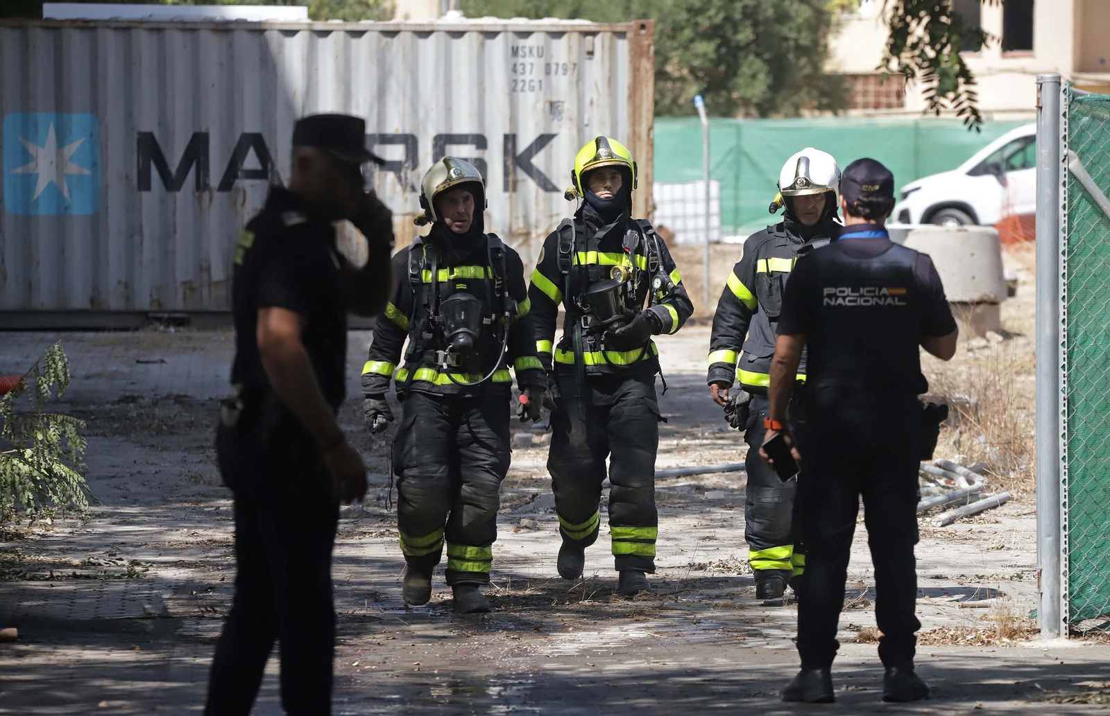Fotos del escape de gas natural provocado por la rotura de una tubería en las obras anexas al hotel AC en Algeciras
