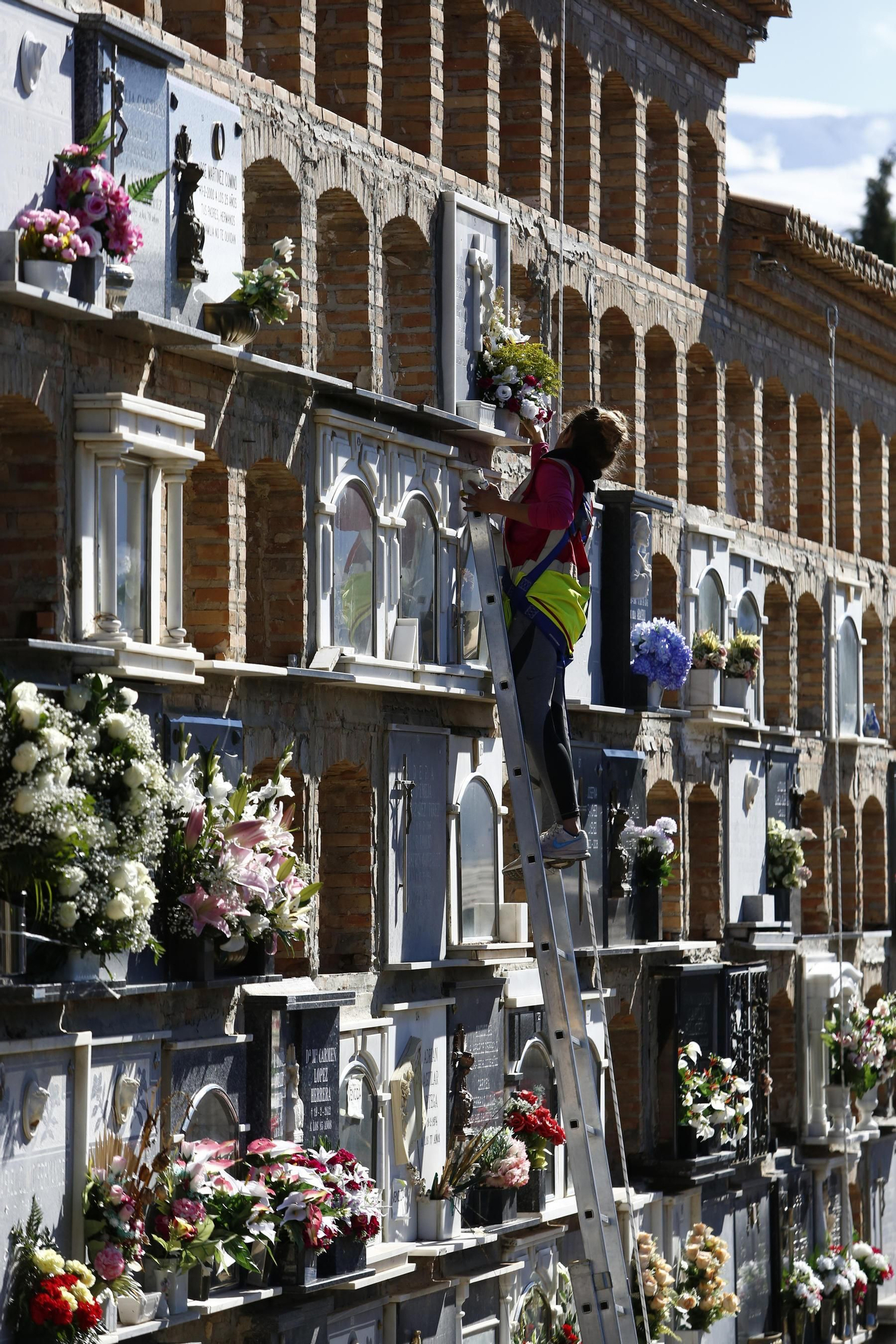 Las imágenes de Día de todos los santos en el cementerio