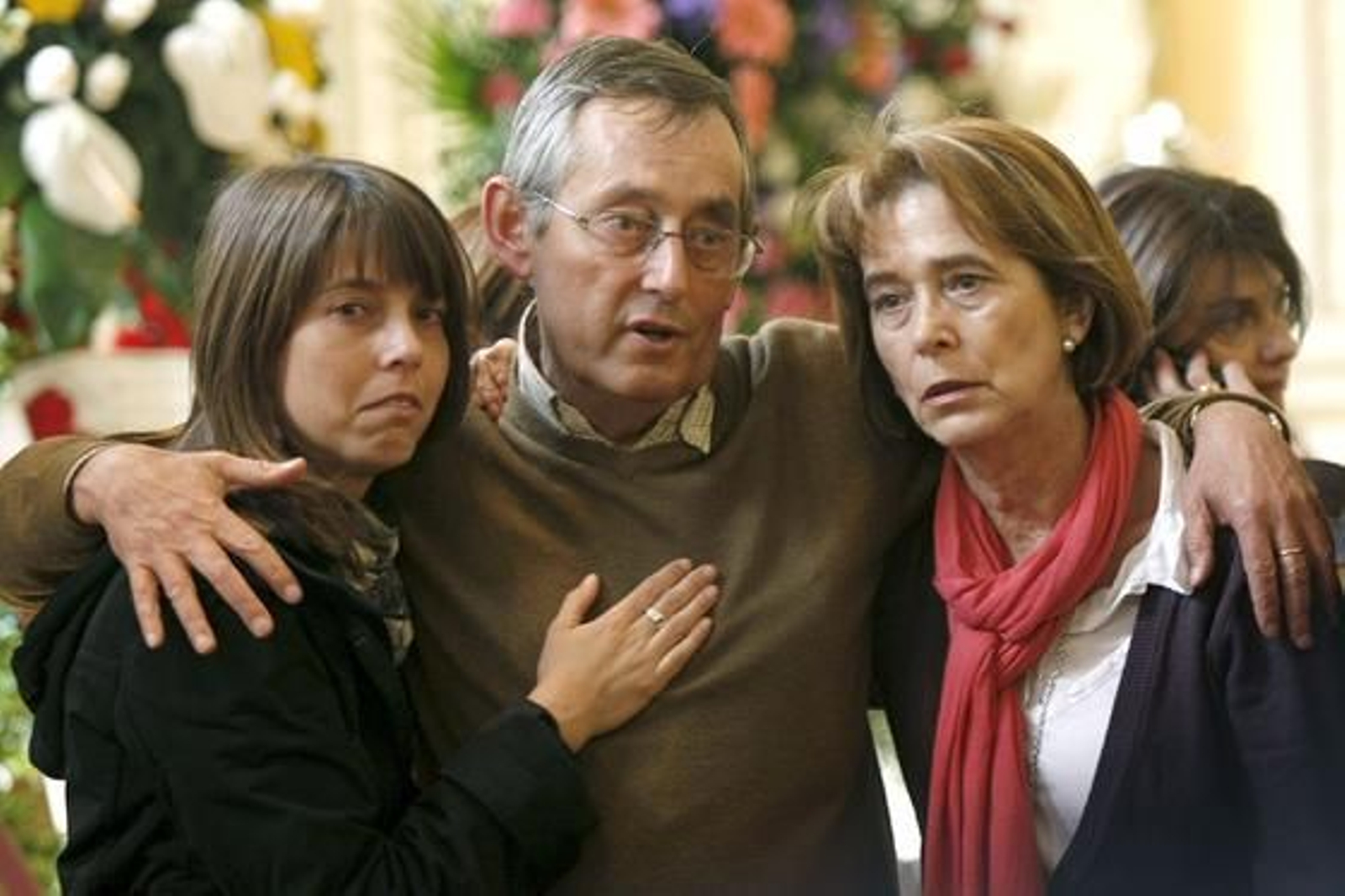 Uno de los hijos de Miguel Delibes, el biólogo, investigador y profesor del Consejo Superior de Investigaciones Científicas (CSIC), Miguel Delibes de Castro, acompañado de su familia.

Foto: agencias