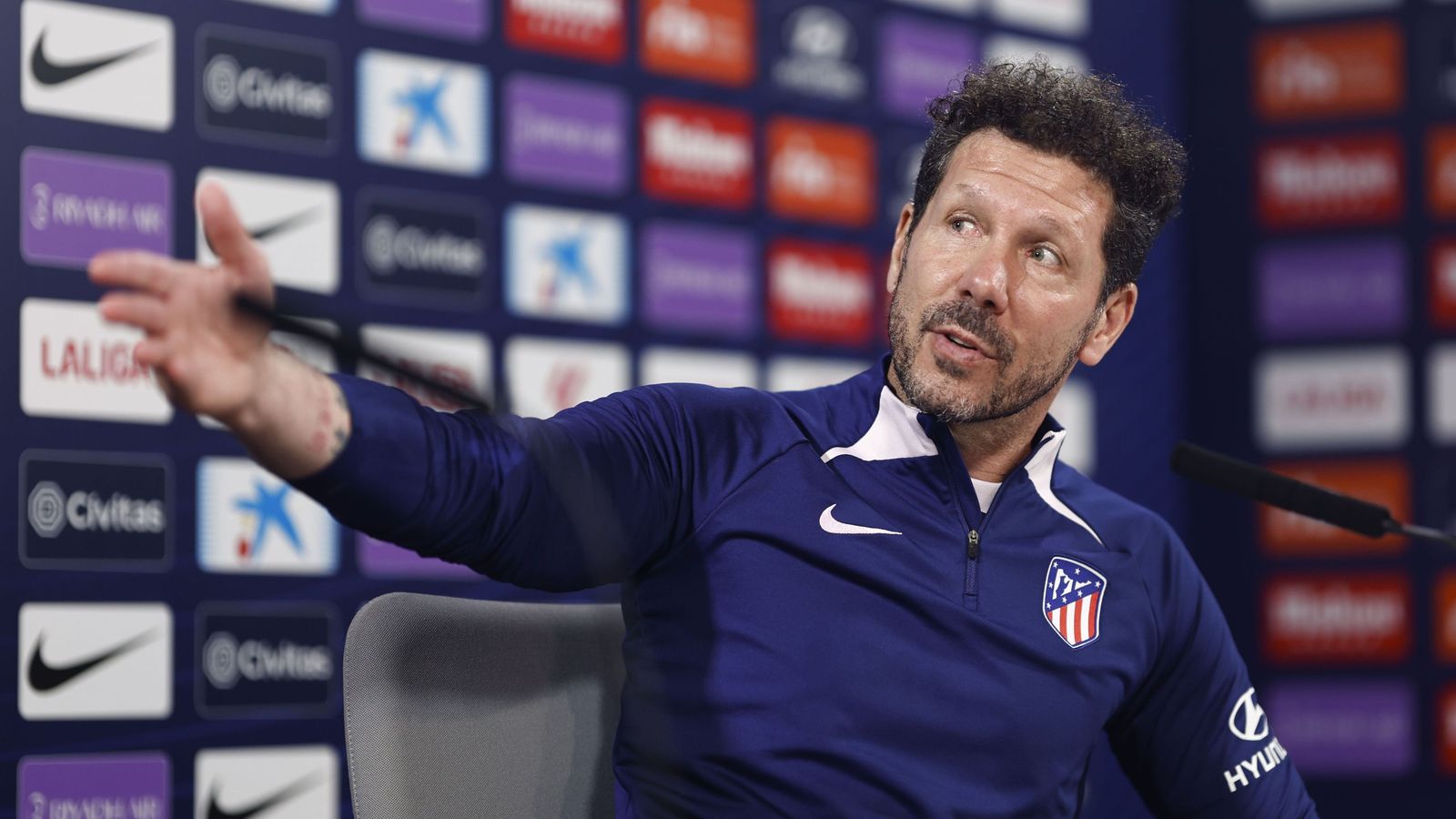 Simeone se expresa durante su comparecencia previa al Atlético-Sevilla de Copa.