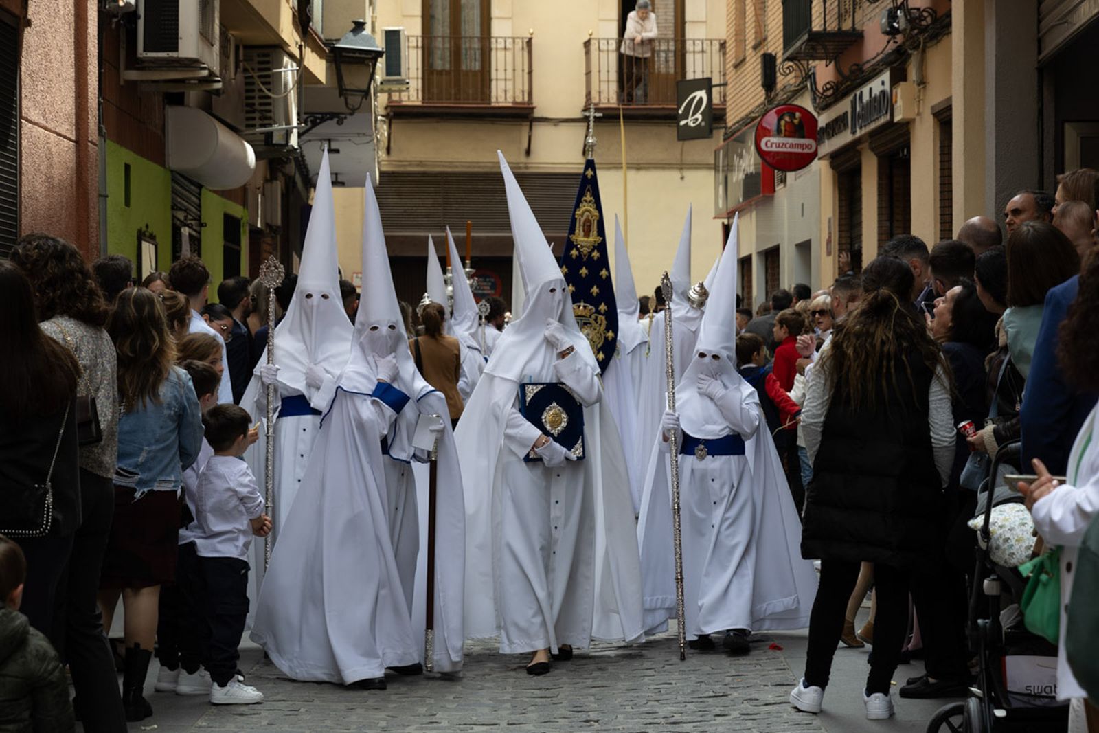 Los jiennenses se echan a la calle para presenciar la primera de las procesiones de la jornada: la Borriquilla (II)