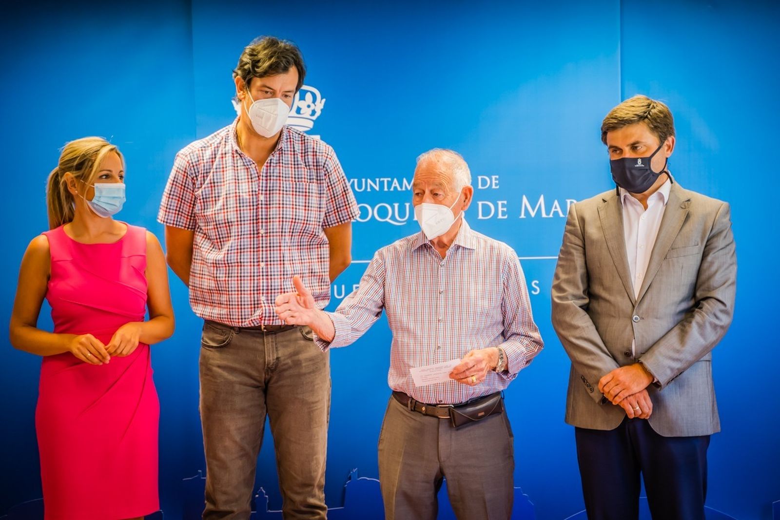 Gabriel Amat durante el anuncio de los conciertos de Bisbal y Raphael en Roquetas.