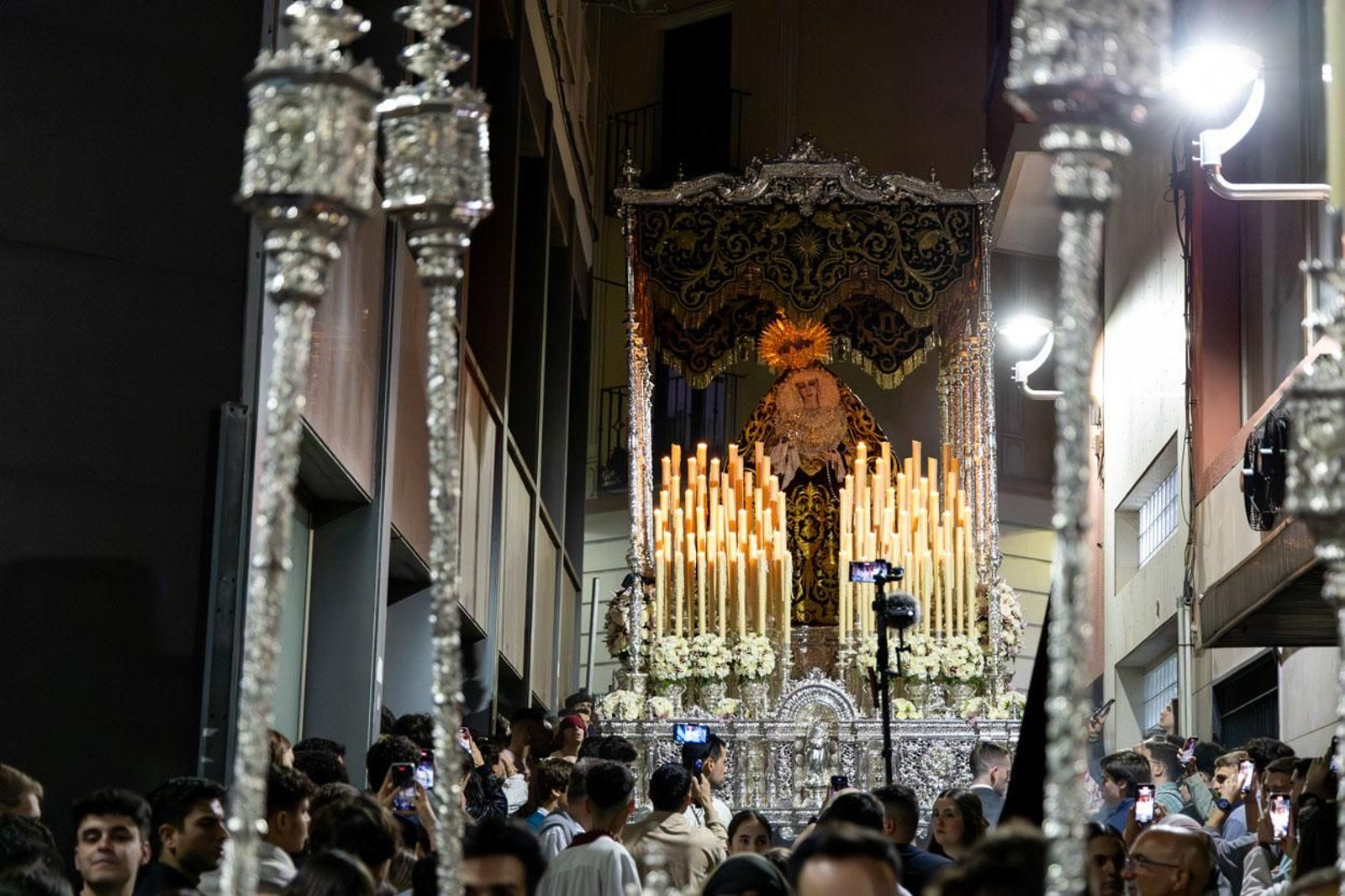 Los jiennenses arropan a las tres cofradías de la tarde en un Domingo de Ramos más caluroso de lo esperado (II)