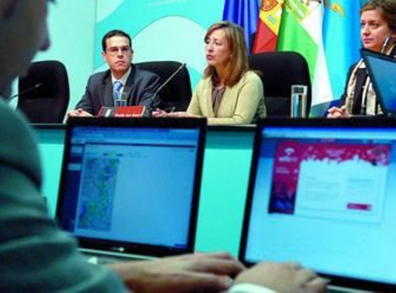 José Miguel Ruiz (Libera), Sánchez y Pilar Santamaría (Cisco), ayer en rueda de prensa en el Ayuntamiento.