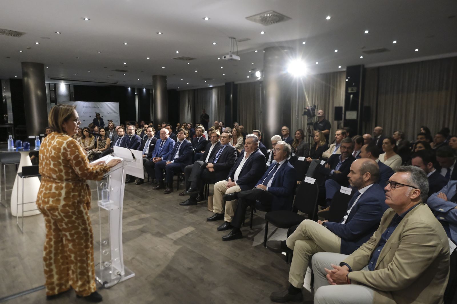 El foro Economía y Sociedad de Asfaco con Antonio Repullo, en imágenes