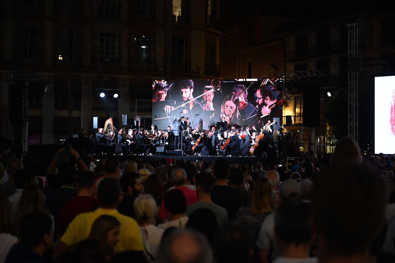 Las fotos de la Noche en Blanco en Málaga: la cultura inunda las calles