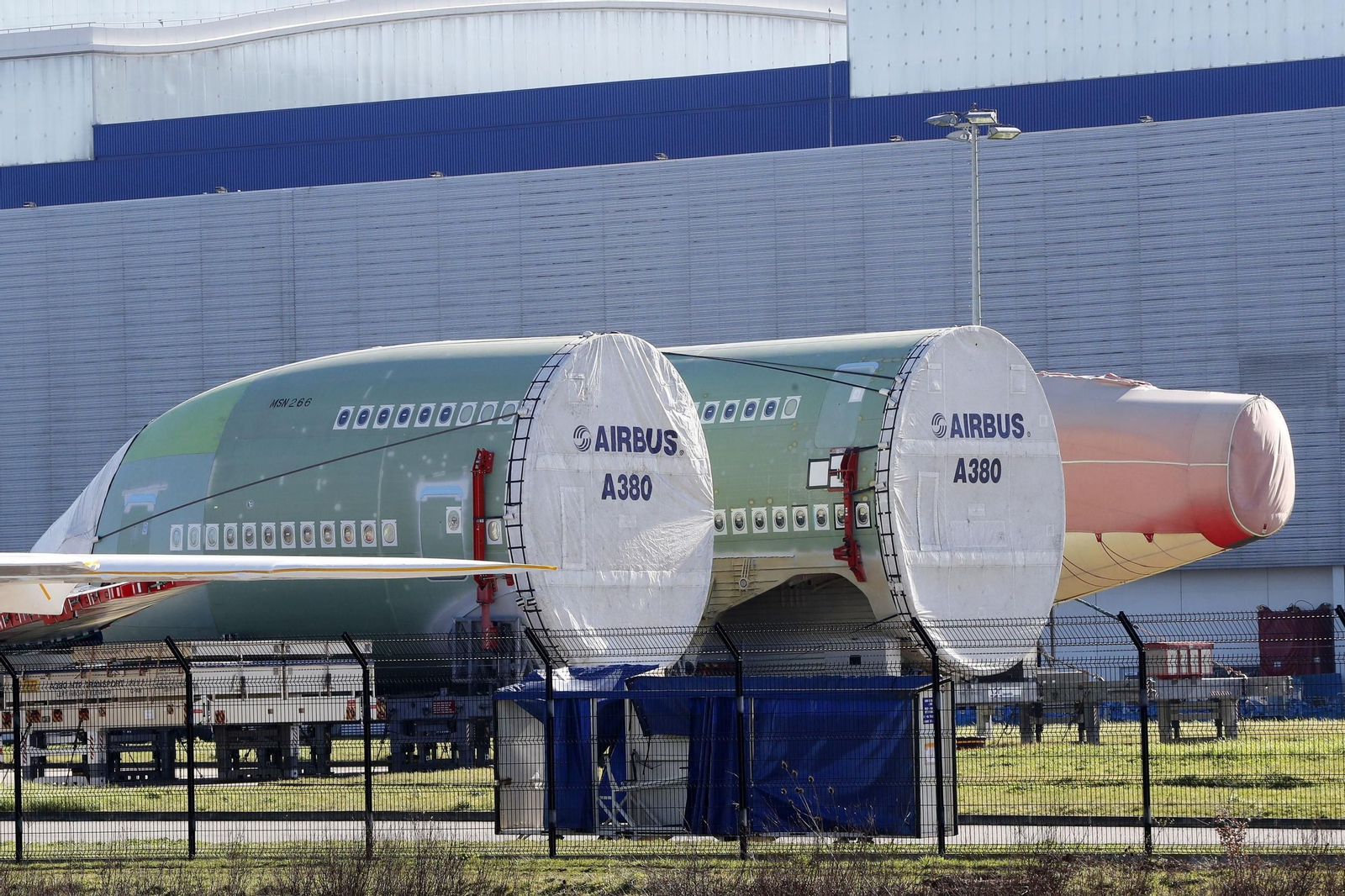 Piezas de fuselaje de un Airbus A380, en las instalaciones francesas de Bagnac.