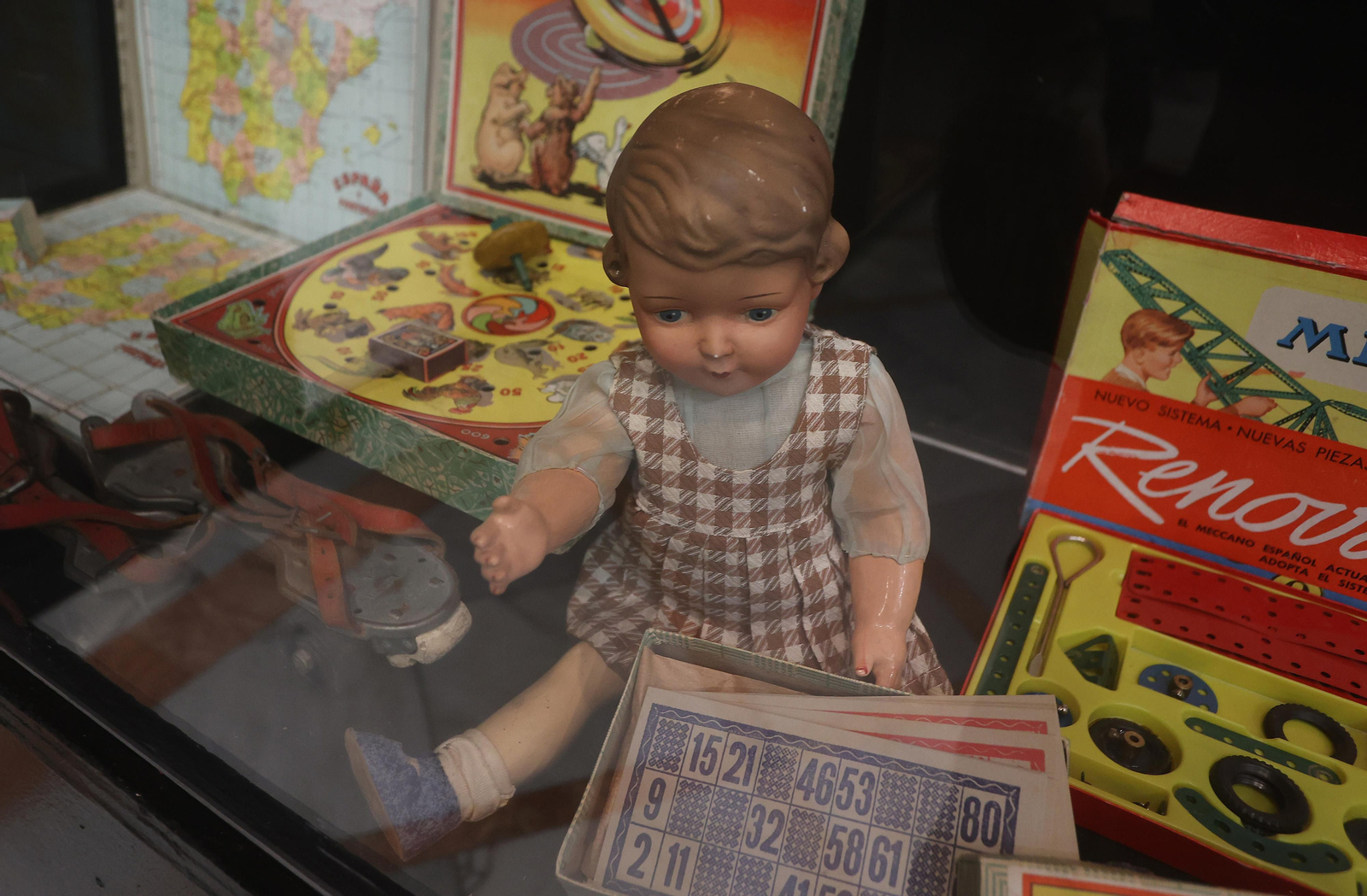 Exposición de juguetes antiguos en el Mercantil