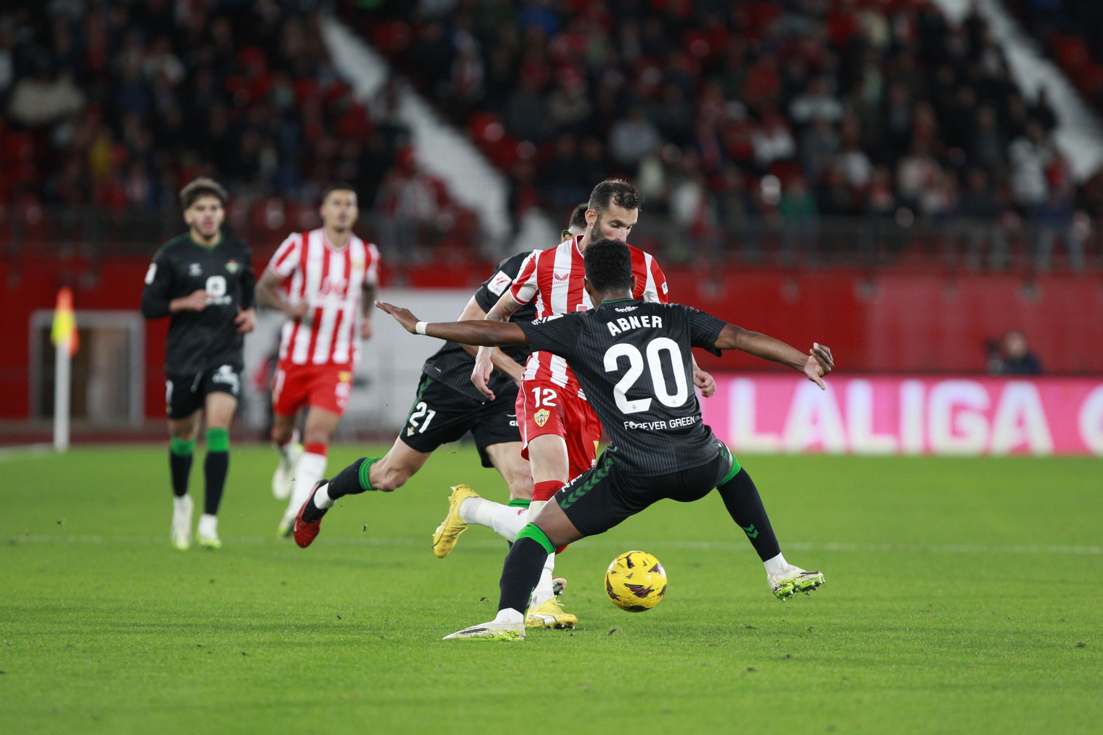 Imágenes del partido de fútbol U.D. Almería-Real Betis Balompié