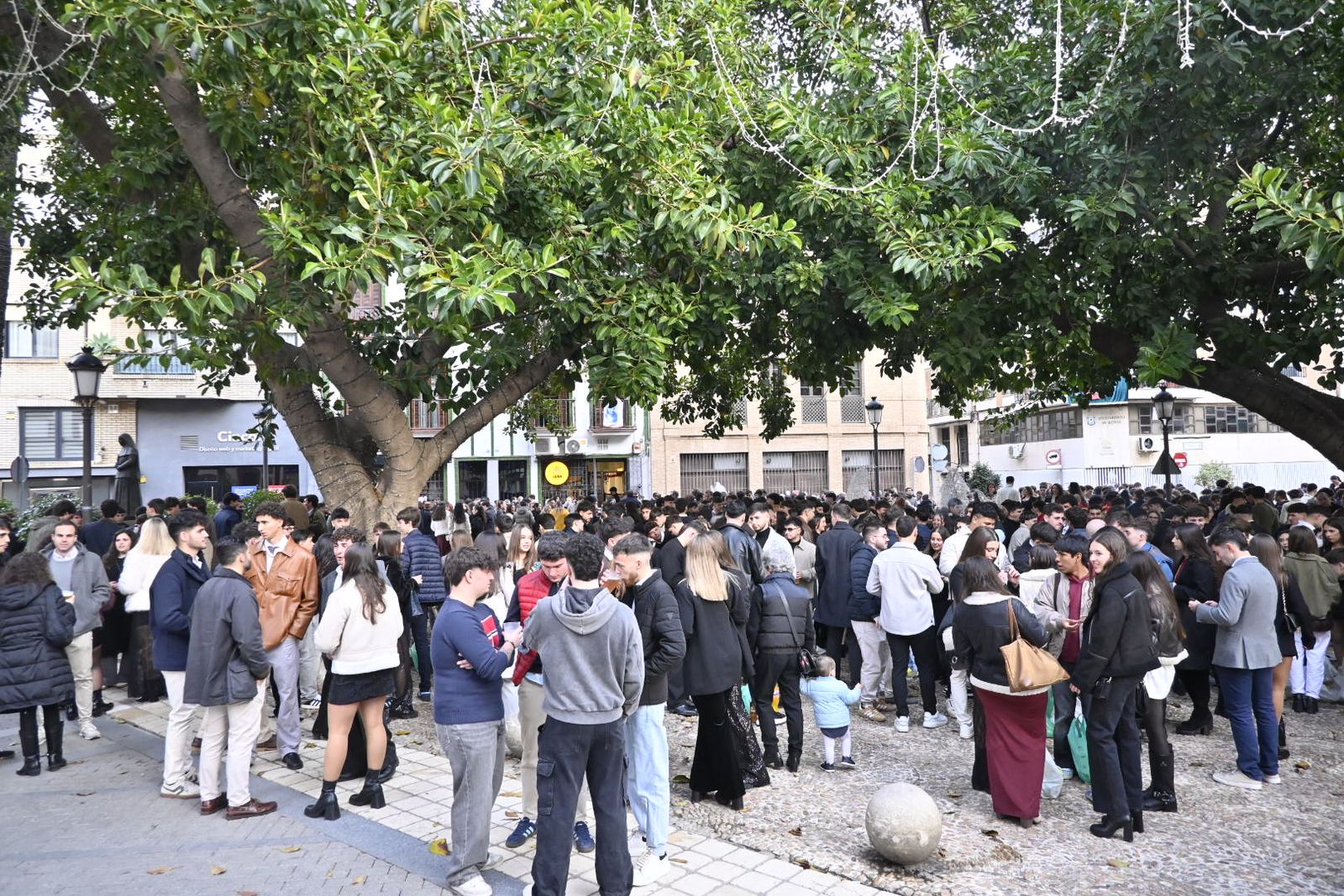 Búscate en las mejores fotografías del tardeo de este 31 de diciembre en Huelva