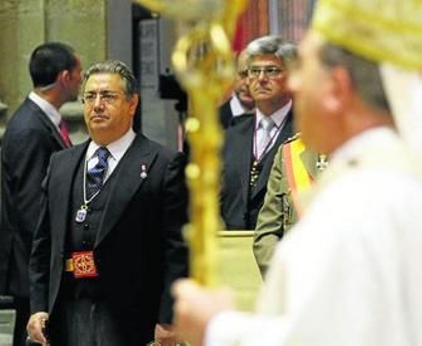 El alcalde, Juan Ignacio Zoido, durante los oficios religiosos del Corpus en la Catedral de Sevilla.