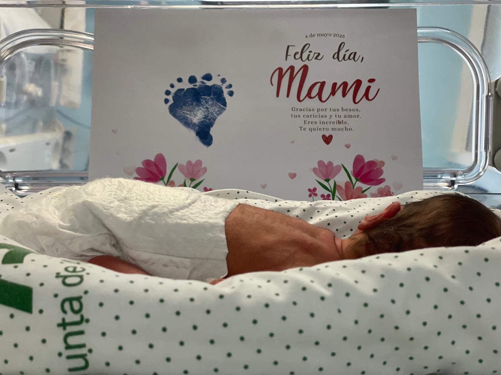 Regalo de los profesionales de Pediatría a las madres de bebés prematuros de Huelva.