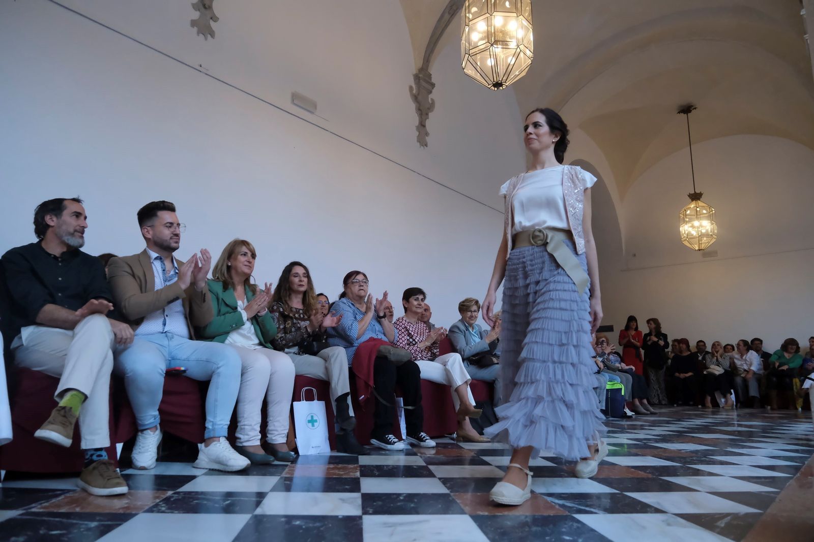 El desfile benéfico de la Asociación Alzheimer Córdoba 2023, en imágenes